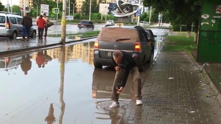 Маленькое море из–за большого дождя или Во что превращаются улицы Волгодонска без ливневки