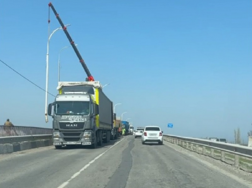 Из-за угрозы размягчения асфальта на трассе Ростов - Волгодонск ограничат движение грузовиков