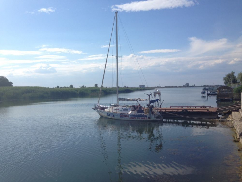 У берегов Волгодонска пришвартовалась яхта кругосветных путешественников — за три года они обогнули земной шар