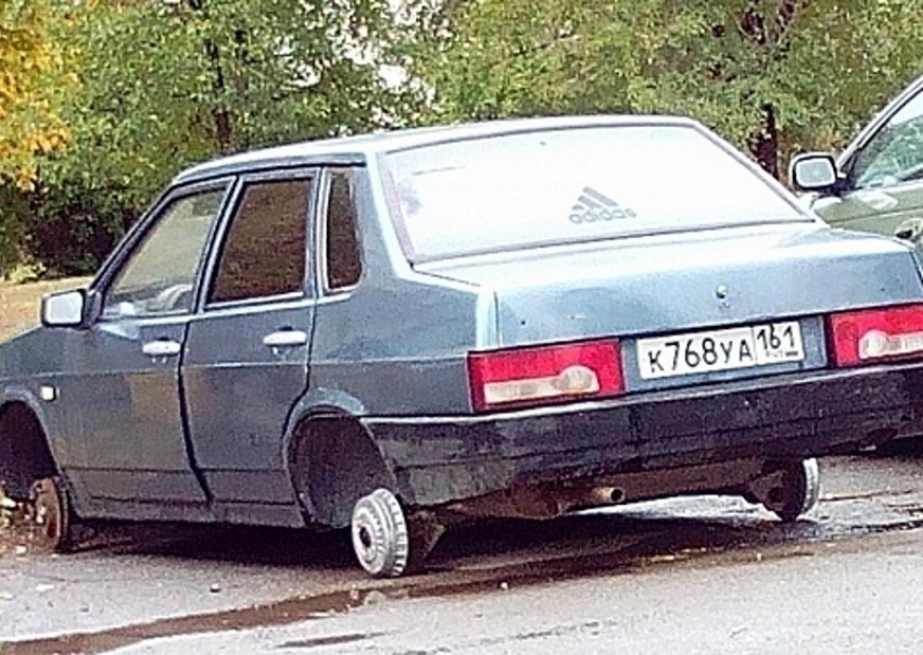 На окраине Волгодонска четверо на «Хундае» поснимали колеса с ВАЗ-21099