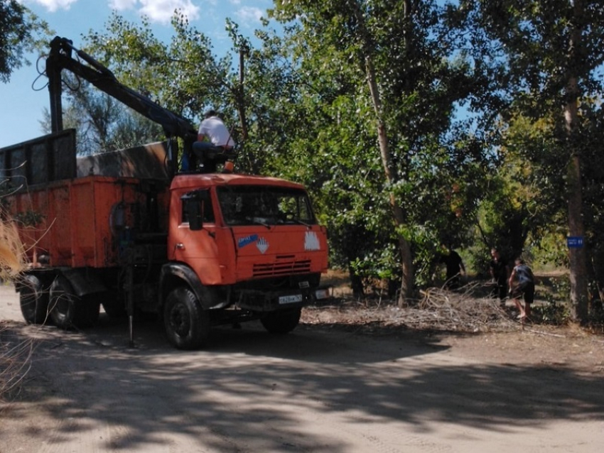 Пляж в Романовской очистили от мусора в преддверии нового наплыва отдыхающих 