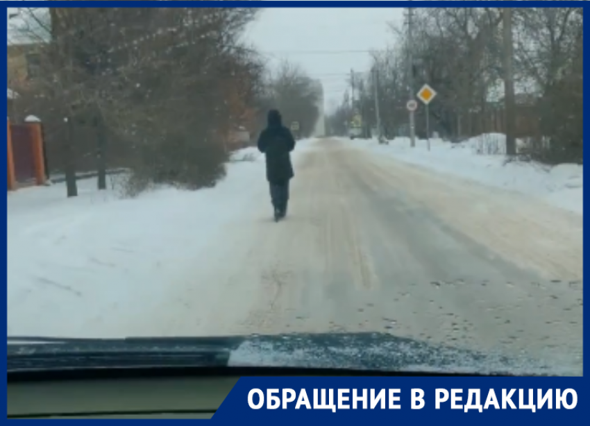 Опасные покатушки по Пионерской: волгодончанка сняла подростка на самокате в метель