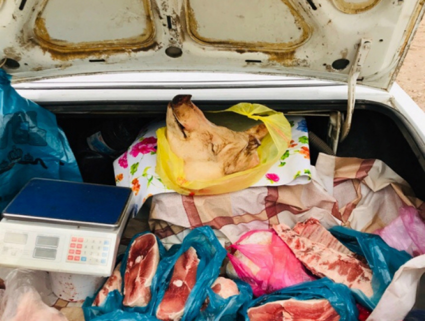 Более 20 килограммов опасной свинины изъяли у стихийных торговцев в Волгодонске