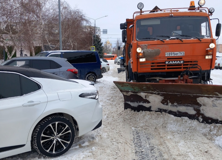 Как водители мешают коммунальщикам очищать Волгодонск от снега