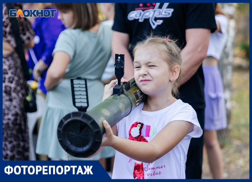  Школа уже близко: как дети Волгодонска попрощались с летними каникулами в компании с  веселой козой и гранатометом 