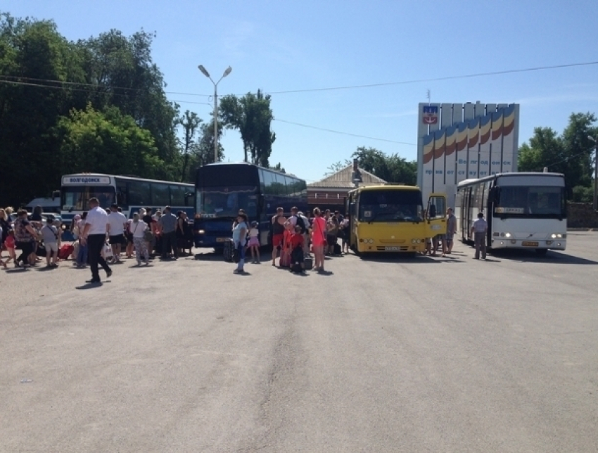 Кортеж из четырех автобусов в сопровождении автомобиля ОГИБДД отвез детей на первую смену оздоровительного лагеря «Ивушка»