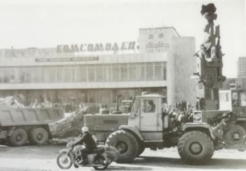 Одна из самых оживленных площадей Волгодонска отмечает юбилей: 43 года назад «Комсомольская» получила свое имя