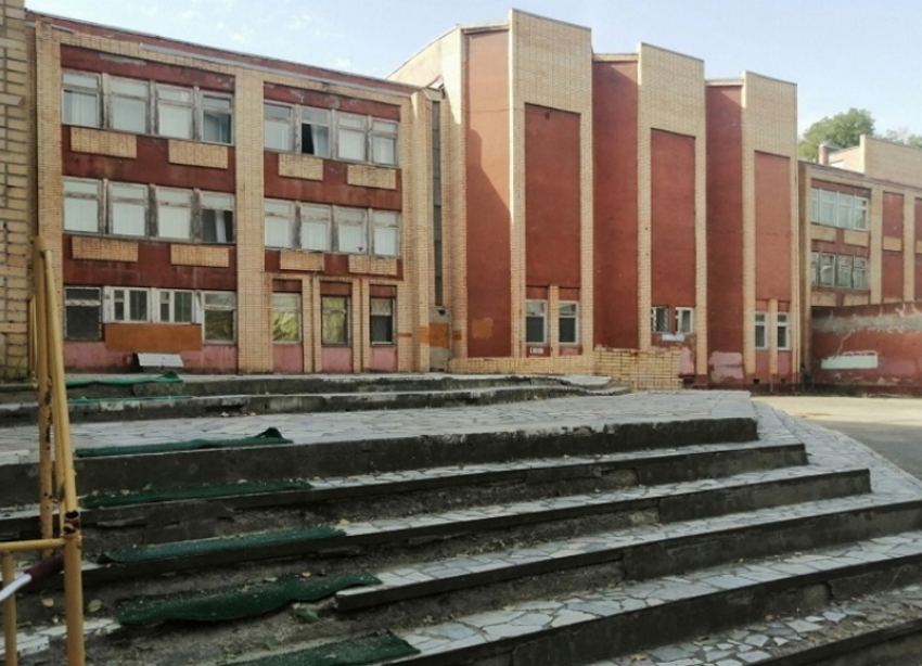 Крупнейший лицей в Волгодонске за 1,4 миллиардов рублей отремонтирует компания из Аксая