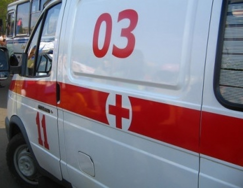 На автодороге Ростов-Волгодонск лоб в лоб столкнулись пассажирский автобус и легковушка – есть пострадавшие