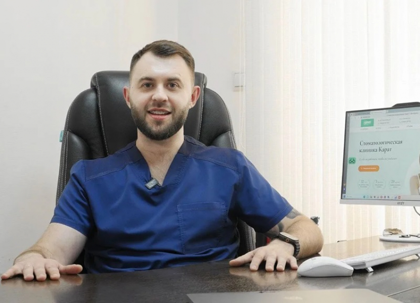 С днем стоматолога коллег поздравил главврач клиники «Карат» Егор Павлович Сериков