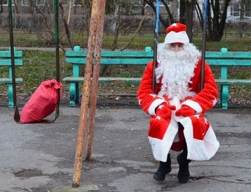 На улицах Волгодонска был замечен Дед Мороз 