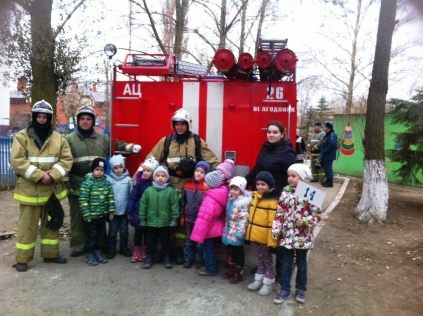 Пожарные дают уроки выживания волгодонским детям