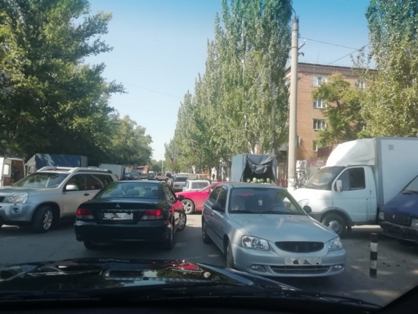 На улице Думенко планируют ввести одностороннее движение