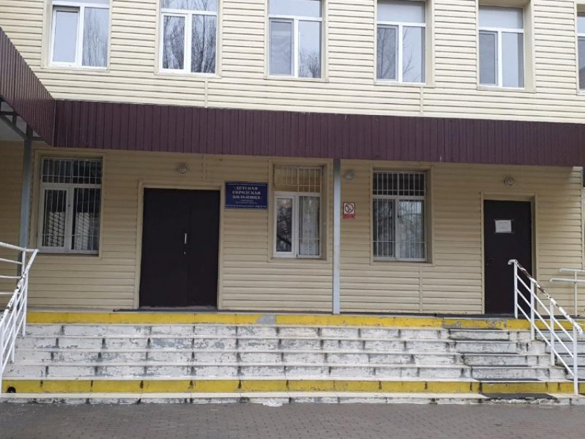 Из-за коронавируса у женщины и новорожденного ребенка в Волгодонске закрыли инфекционное отделение ДГБ