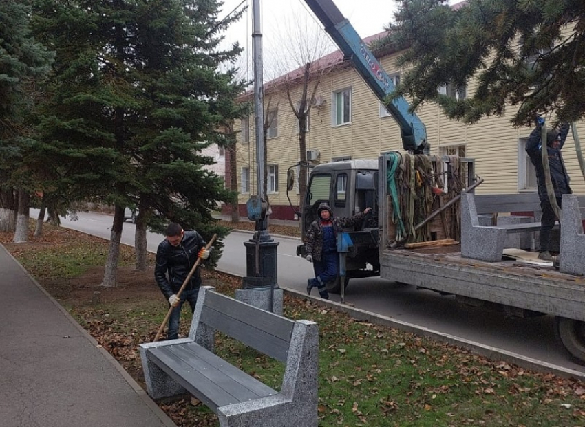 В Волгодонске устанавливают 100 мраморных лавочек на Ленина за счет туристического налога