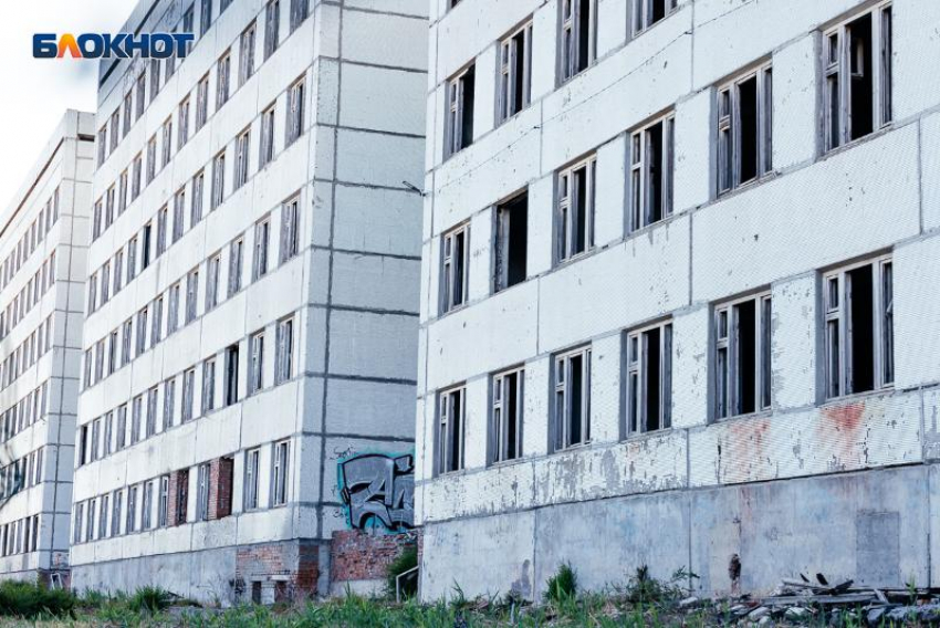 Пока нерешаемый вопрос: у детской городской больницы нет денег на оплату земельного налога под долгостроем