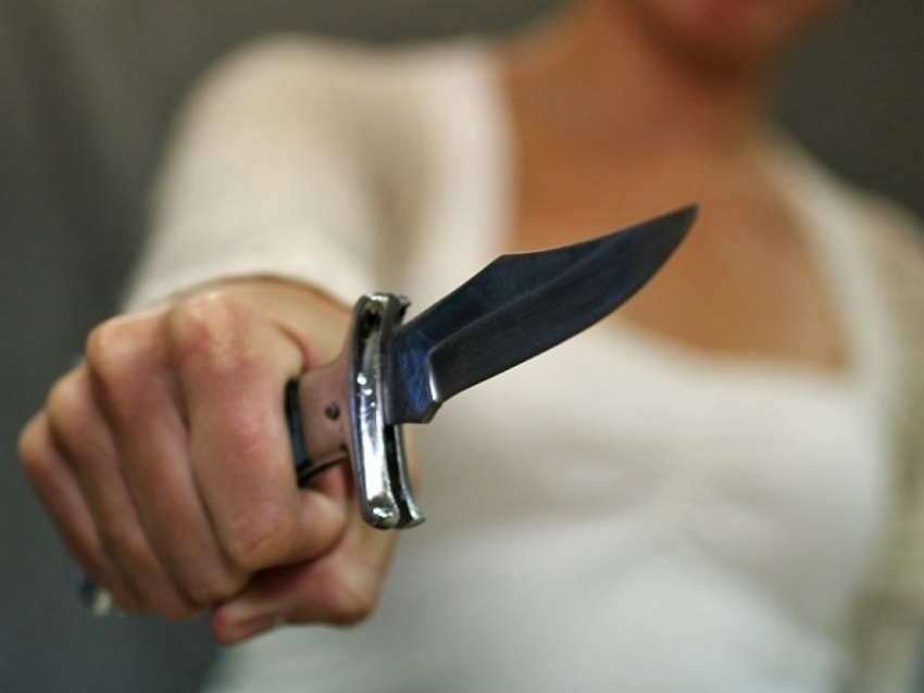 В Волгодонске женщина пырнула своего знакомого ножом