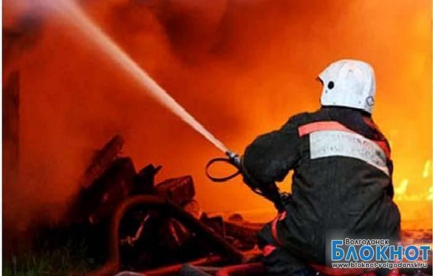 В частном секторе Волгодонска загорелся жилой дом