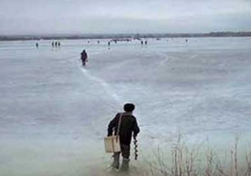 Толщина льда в Цимлянском водохранилище составляет 10 сантиметров