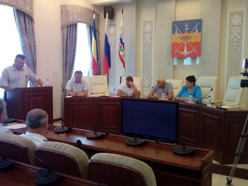 Депутаты Волгодонска предложили бороться с несанкционированной торговлей «нечеловеческими» методами 