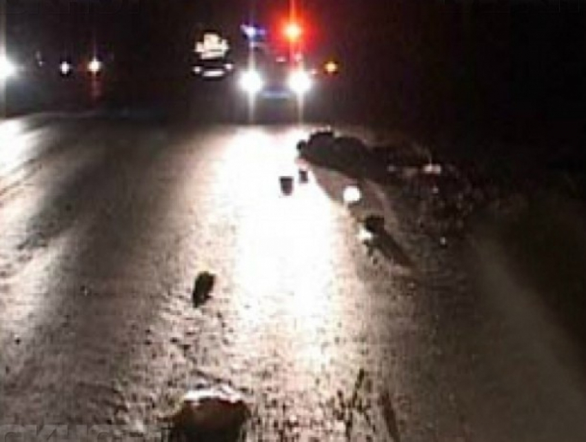 В Волгодонске в новогоднюю ночь водитель ВАЗа сбил трех людей идущих по обочине