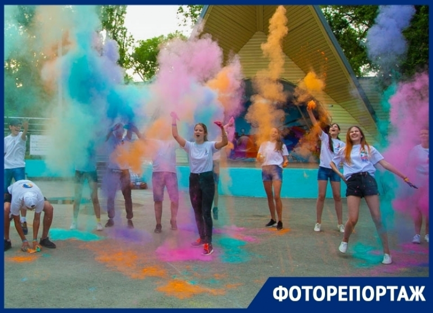 Ярко и красочно встретили День молодежи в Волгодонске