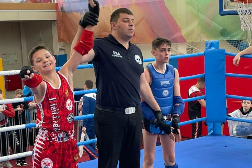 Юный волгодонец Давид Газаров одержал победу в Первенстве России по тайскому боксу