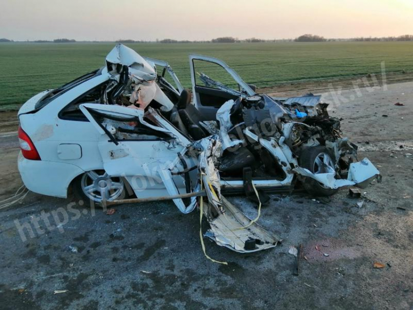 Двое молодых мужчин погибли в жуткой аварии по дороге из Волгодонска в Ремонтненский район 