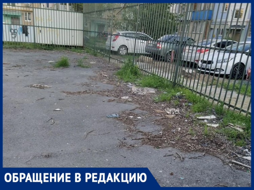  «Второй год спортплощадку починить не могут!»: оазис здоровья во дворе дома Пионерская, 181 превращается в мусорный очаг