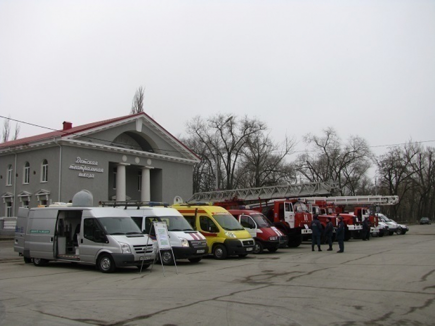 Спасатели и пожарные Волгодонска представили свою технику
