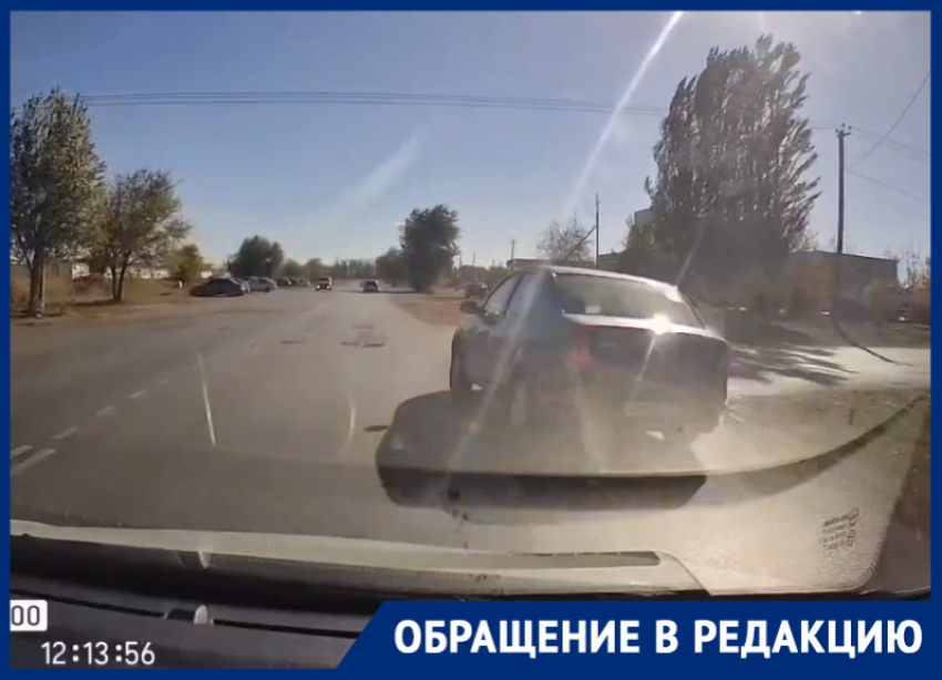 «Чуть не поймал логана в зад»: волгодонец снял на видео обгон справа 