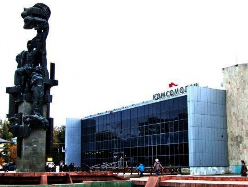 Самый большой кинотеатр Волгодонска «Комсомолец» и магазин «Галактика» закрыли по решению суда