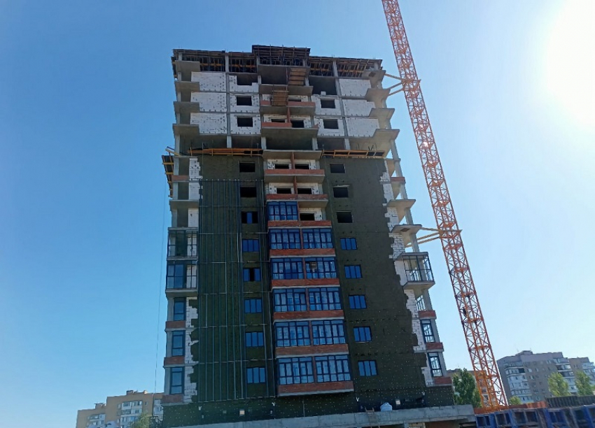  Строительство ЖК «Молодежный» дошло до 15-го этажа: квартиры уже в продаже