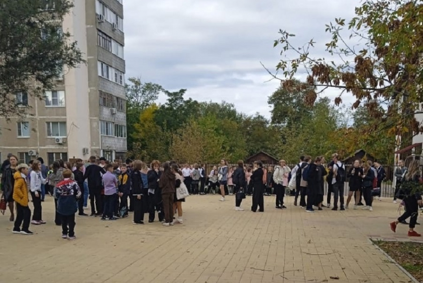 Массовая эвакуация школ, налоговой инспекции и женской консультации произошла в Волгодонске