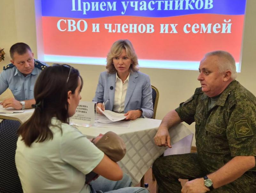 Без бюрократии и волокиты: депутат Госдумы Екатерина Стенякина провела в Волгодонске расширенный приём участников СВО и членов их семей  