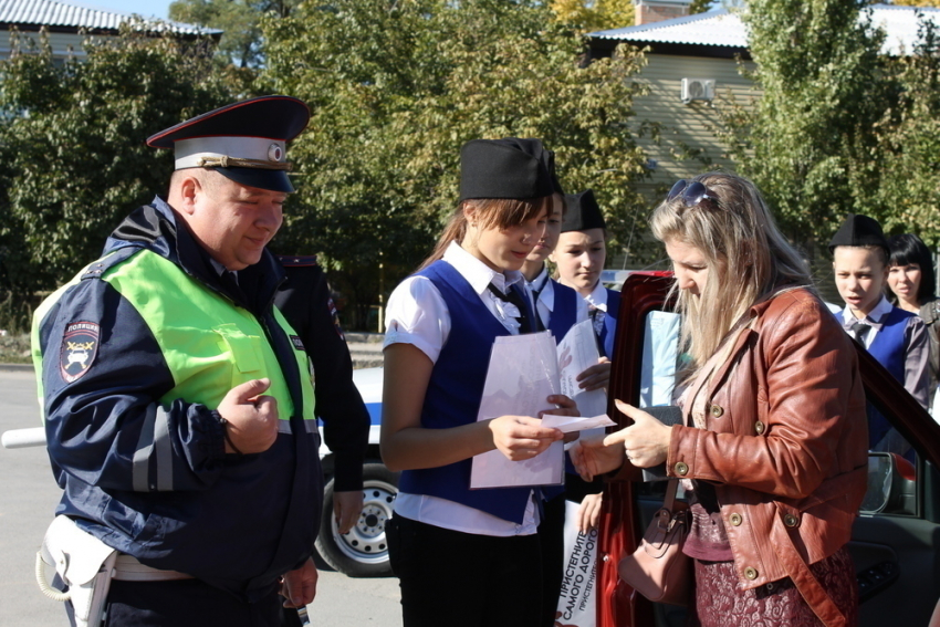 «Пристегни самого дорогого и пристегнись сам» - в Волгодонске прошла традиционная акция по безопасности дорожного движения