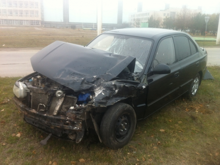 В Волгодонске на Жуковском шоссе в серьезном ДТП пострадал 30-летний водитель «Хундая»