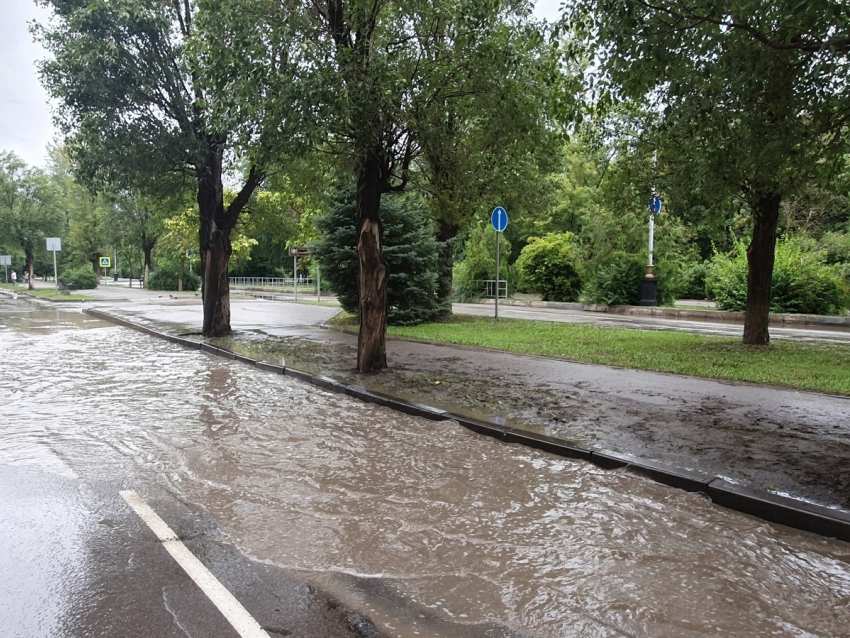 Проливной ливень вновь затопил улицы Волгодонска 