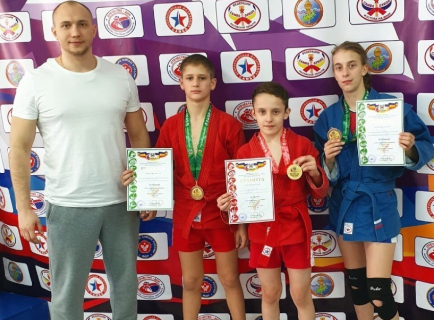 Юные дзюдоисты из Волгодонска вернулись с областных соревнований с медалями