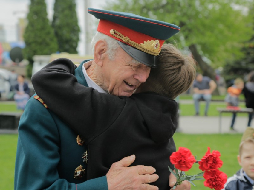 «Защита Родины – священный долг каждого»: колбасный цех «Колизей» поздравил волгодонцев с Днем Победы
