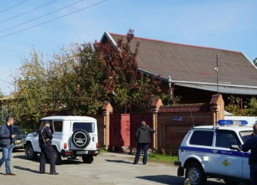 Двоих мужчин зарезал неизвестный преступник в поселке Орловский