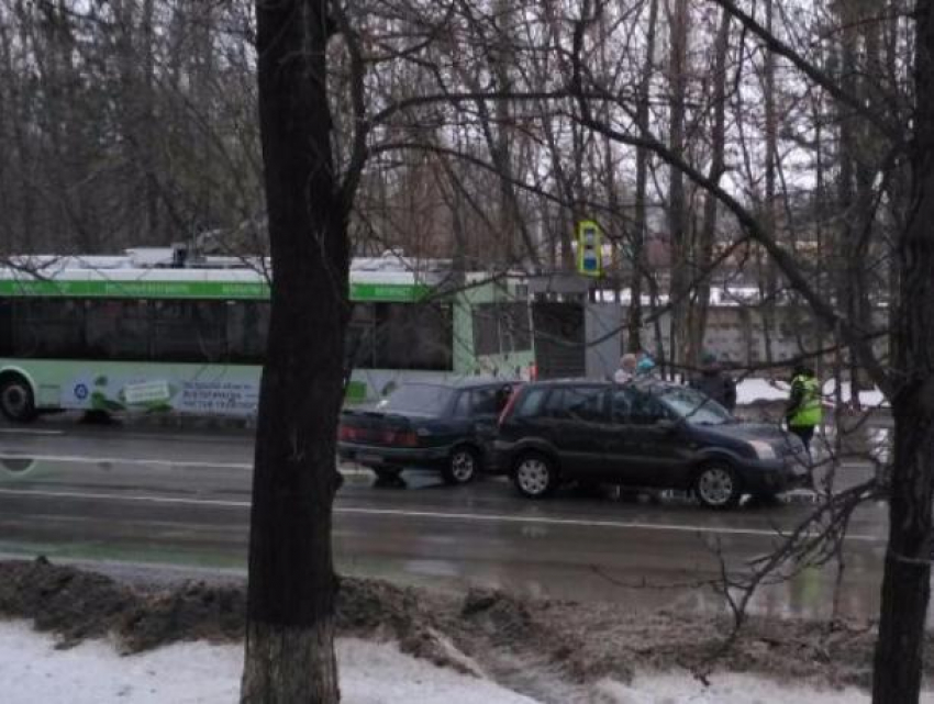 ДТП с участием трёх «легковушек» произошло на пешеходном переходе в Волгодонске