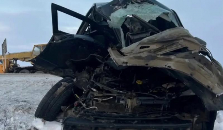 Молодой «гонщик» на «Приоре» пострадал в ДТП с автокраном на трассе Семикаракорск – Большая Мартыновка 