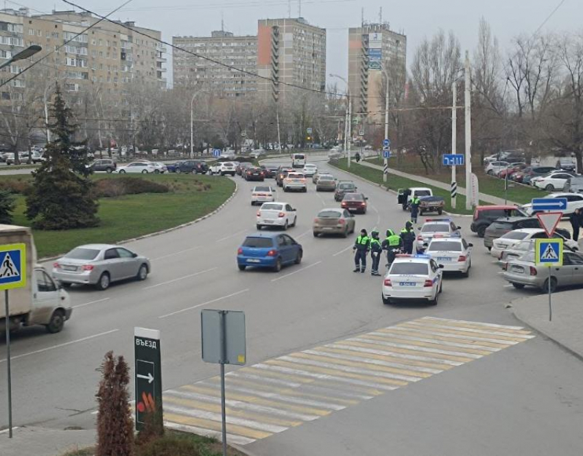 «Тонировка» под запретом: сотрудники ГАИ провели рейд в Волгодонске