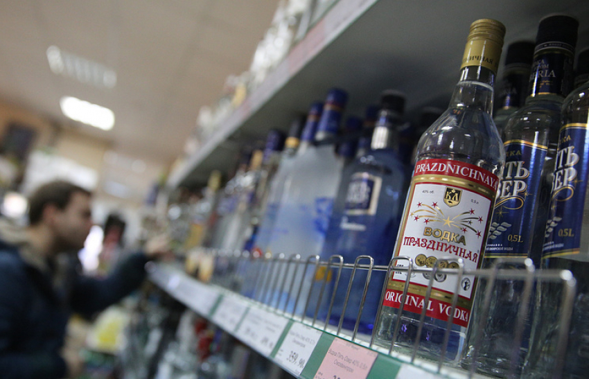 Власти города призвали сообщить о незаконной продаже алкогольной продукции 3 сентября
