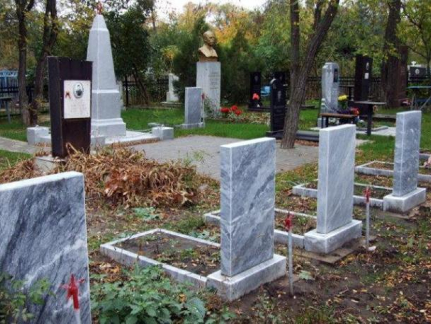 Аллея почетных захоронений на кладбище Волгодонска может превратиться в аллею умерших директоров