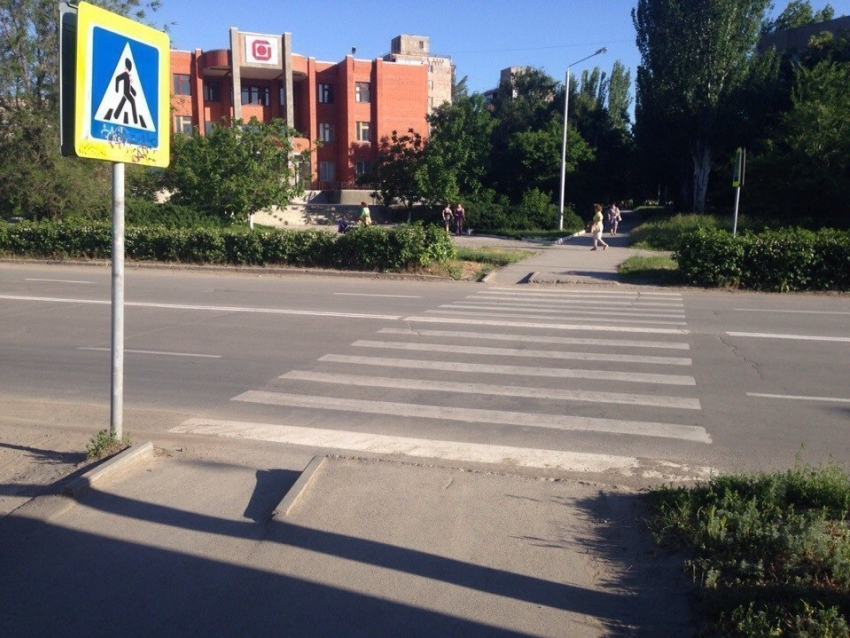 В Волгодонске на пешеходном переходе сбили 14-летнего подростка 