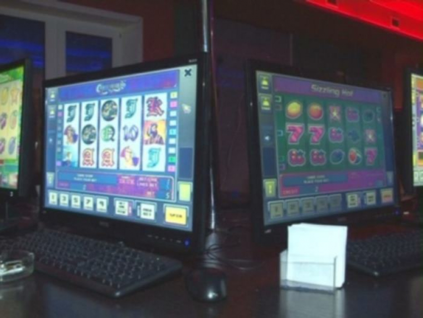 В Цимлянске под видом интернет-кафе работал игорный клуб
