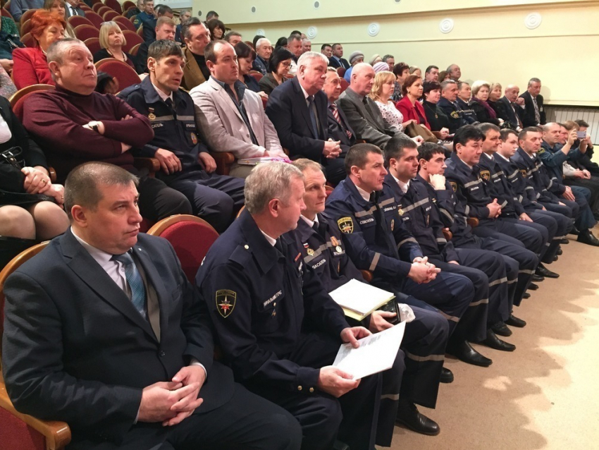 Волгодонские спасатели получили награды МЧС России