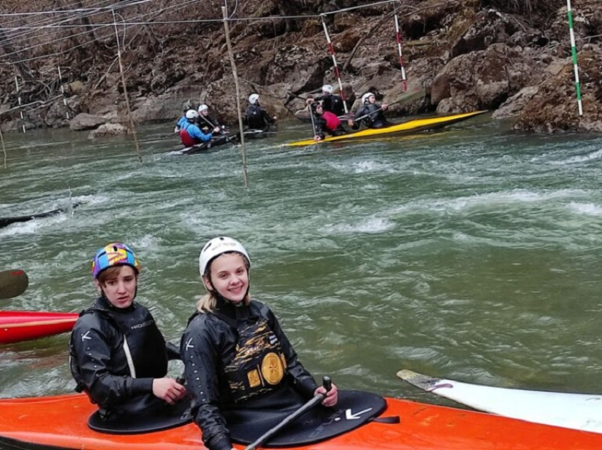 Юные спортсмены из Волгодонска прошли трудное испытание на бурной реке Кавказа  